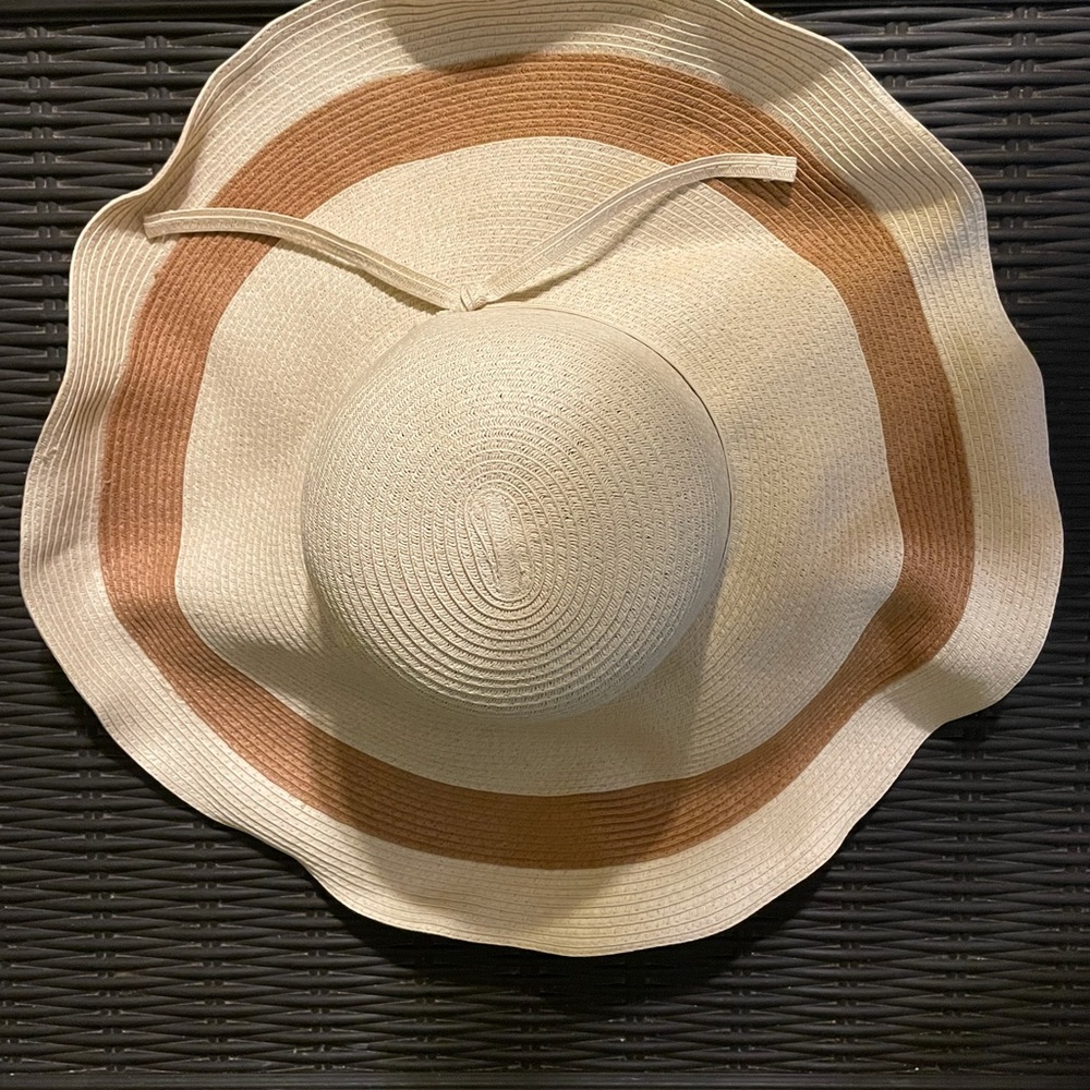 Ladies hat - Picture 3 of 4